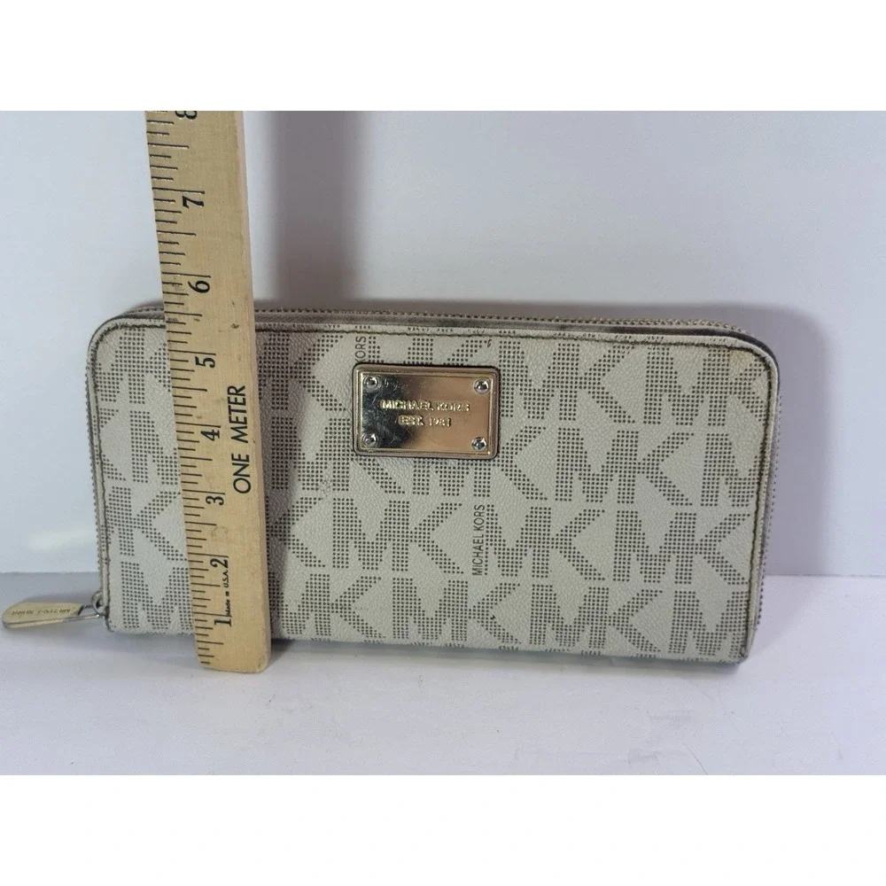 Michael Kors Jet Set Continental Wallet Vanilla Signature Zip Around Large